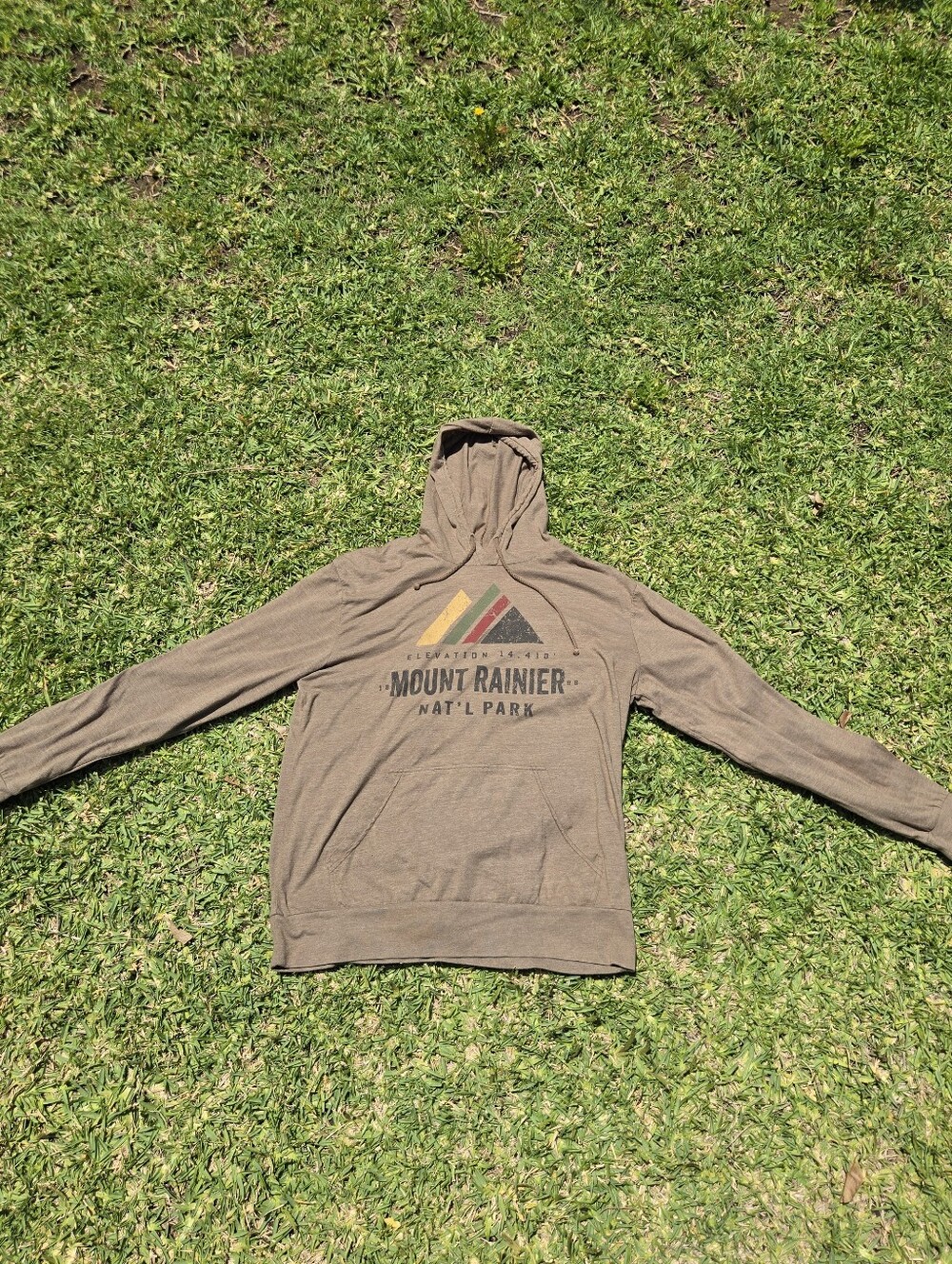 Mount Rainier Thin Hoodie Size M